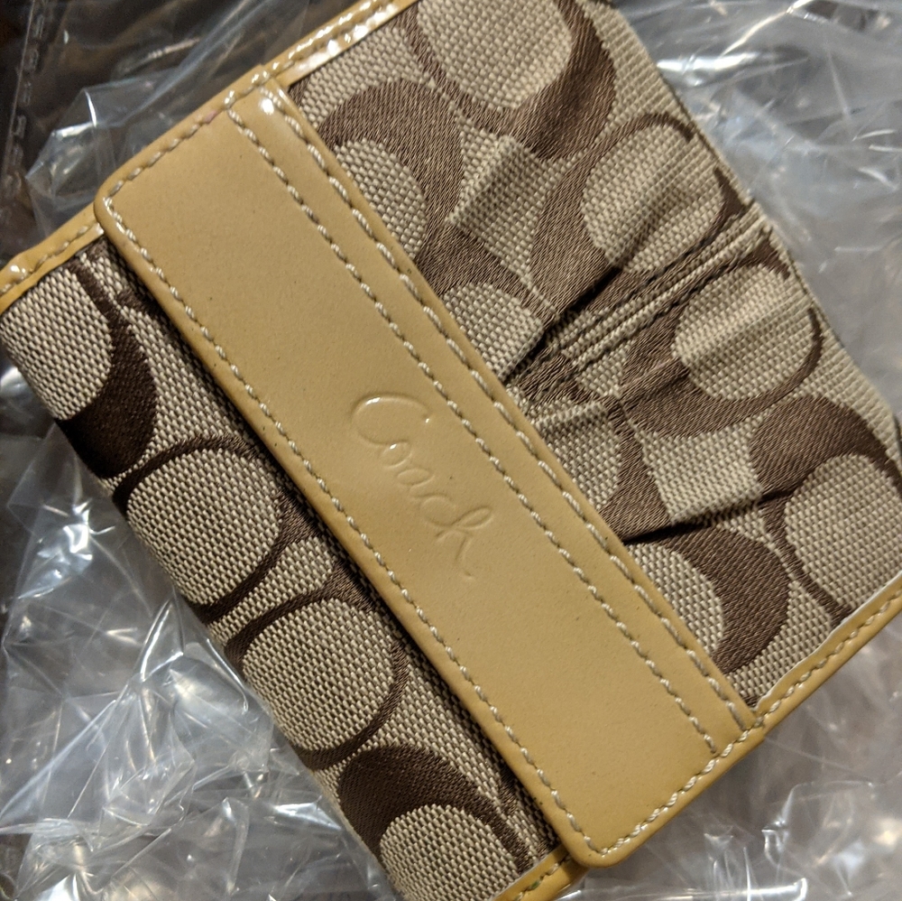 Coach Wallet Tan And Brown Excellent Condition!